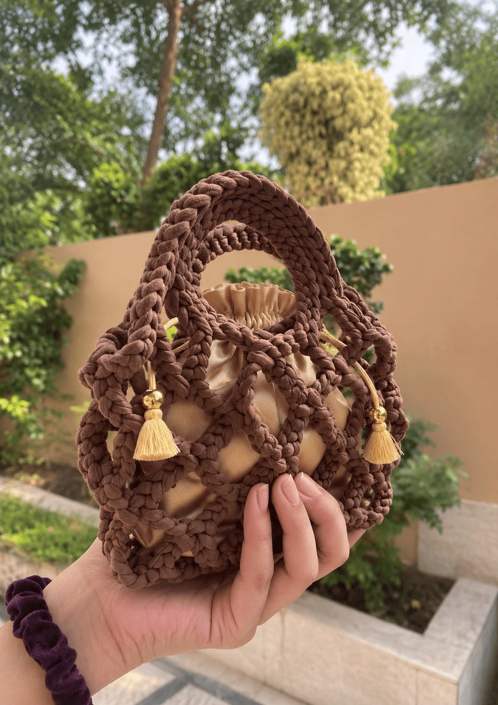 Mocha knot crochet bag